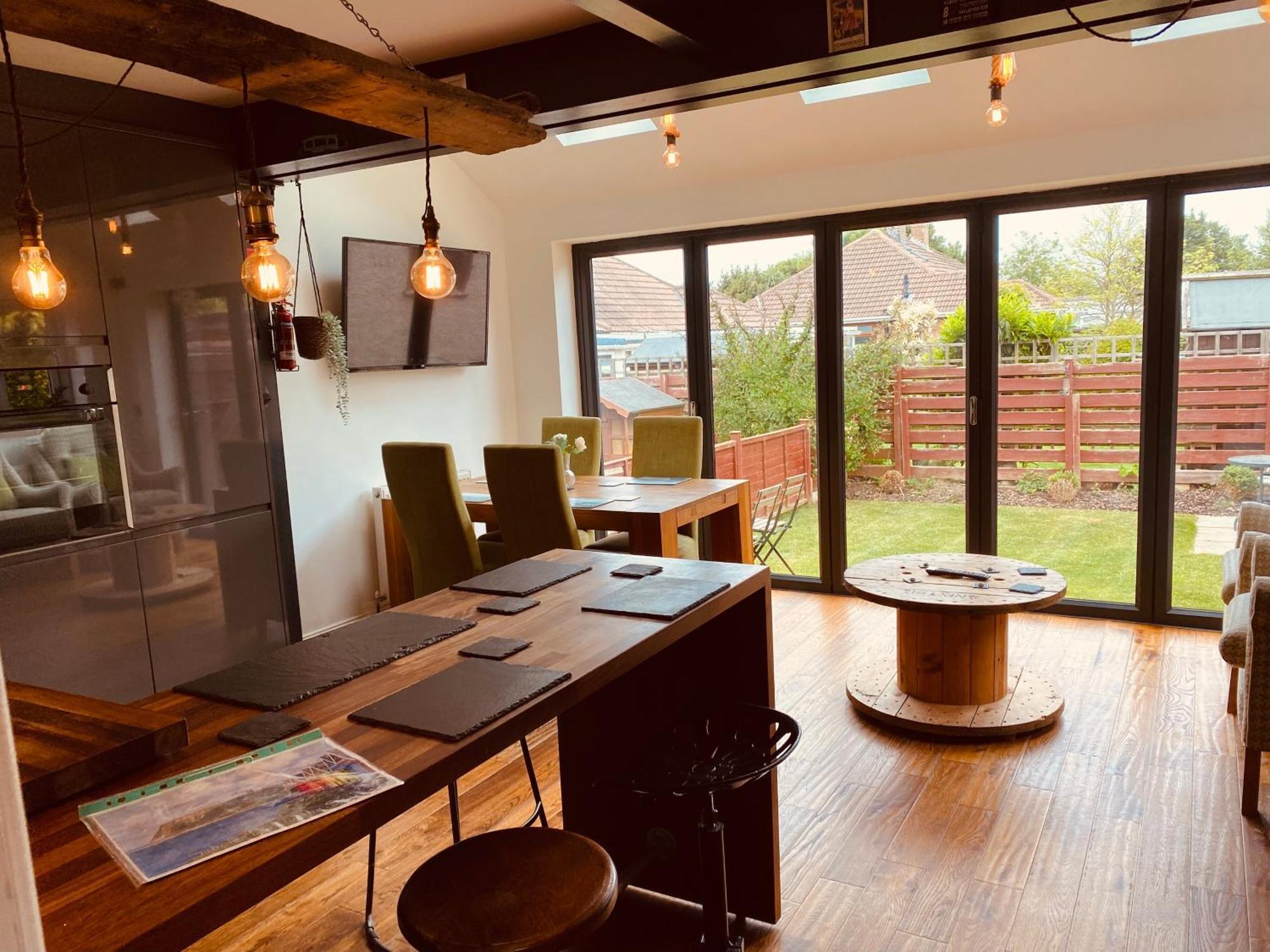 Lovely Semi-Beach 2X Pubs -5 Min Walk-Pets Welcome-Parking-Garden Scalby  ภายนอก รูปภาพ